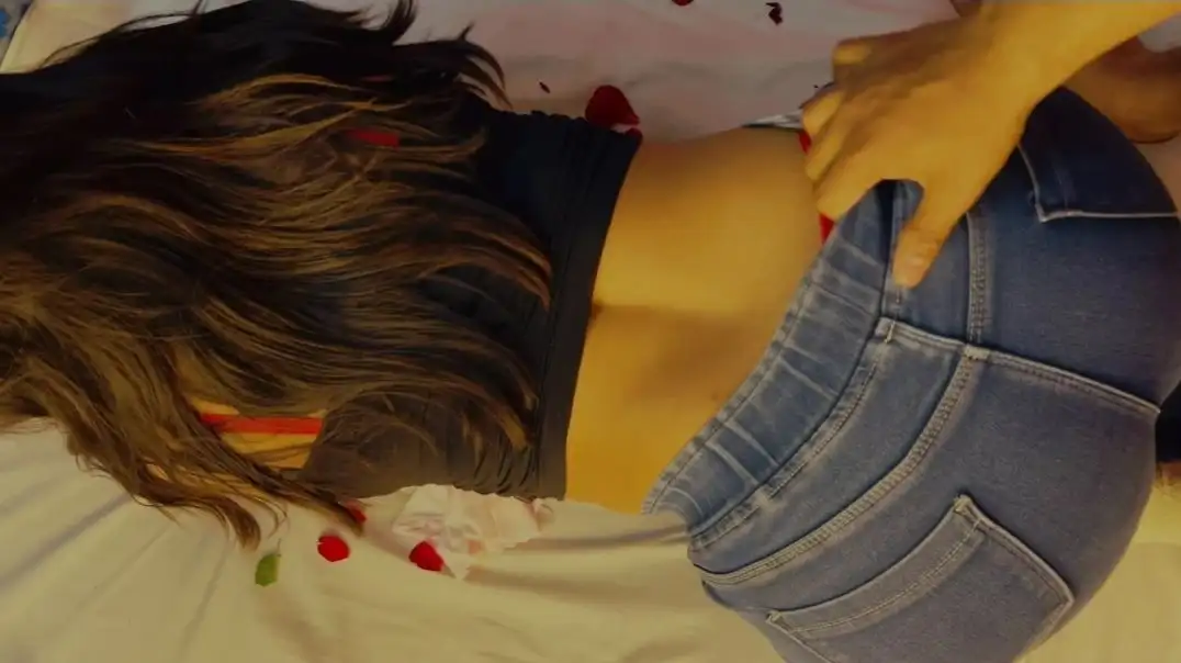 Desi school lover ki secret valentine sex story with roses