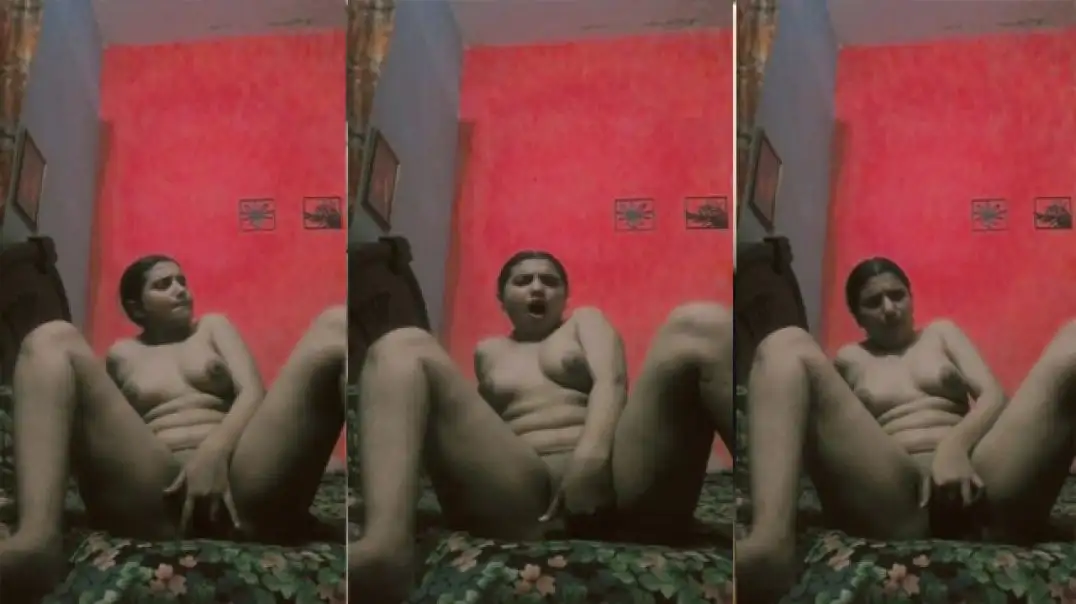 Hot Indian bhabhi Ayesha secretly fingering her wet pussy for lover