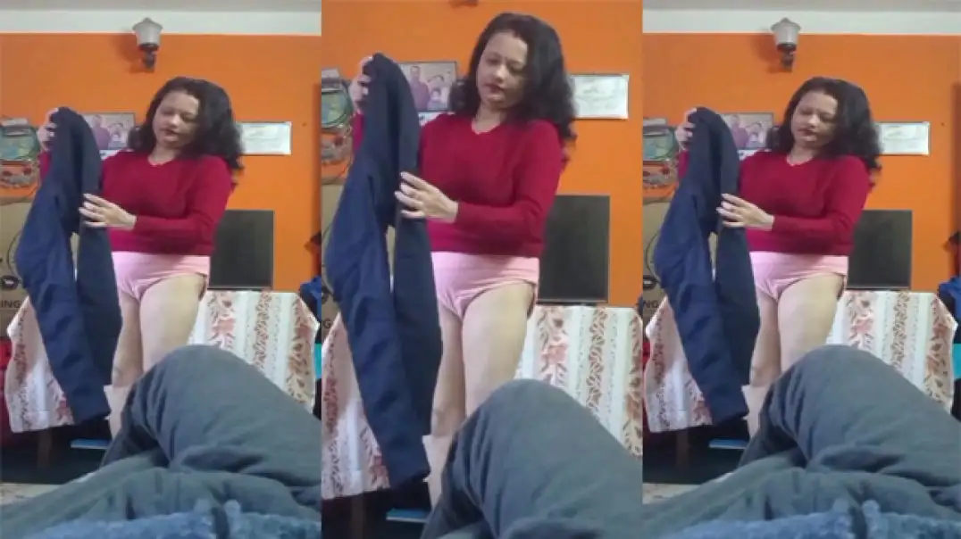 Desi mom secretly changes clothes in front of son hot viral video