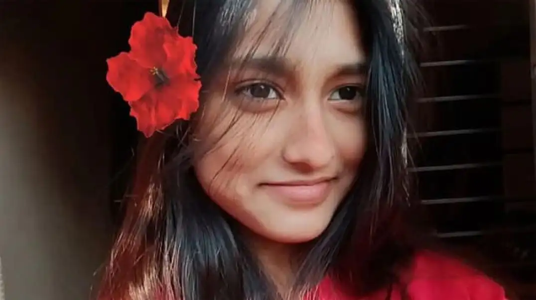 Hot Desi Girl Shows Her Wet Secret in Private Moment