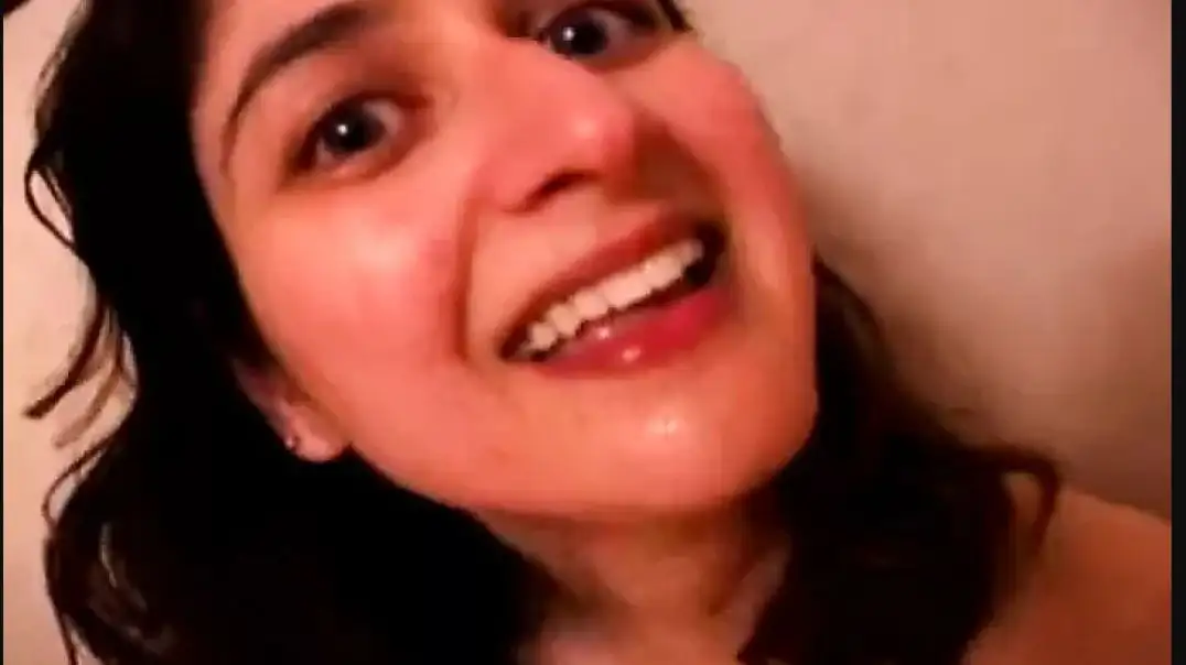 Desi bhabhi Reena ka secret piss drinking fantasy exposed