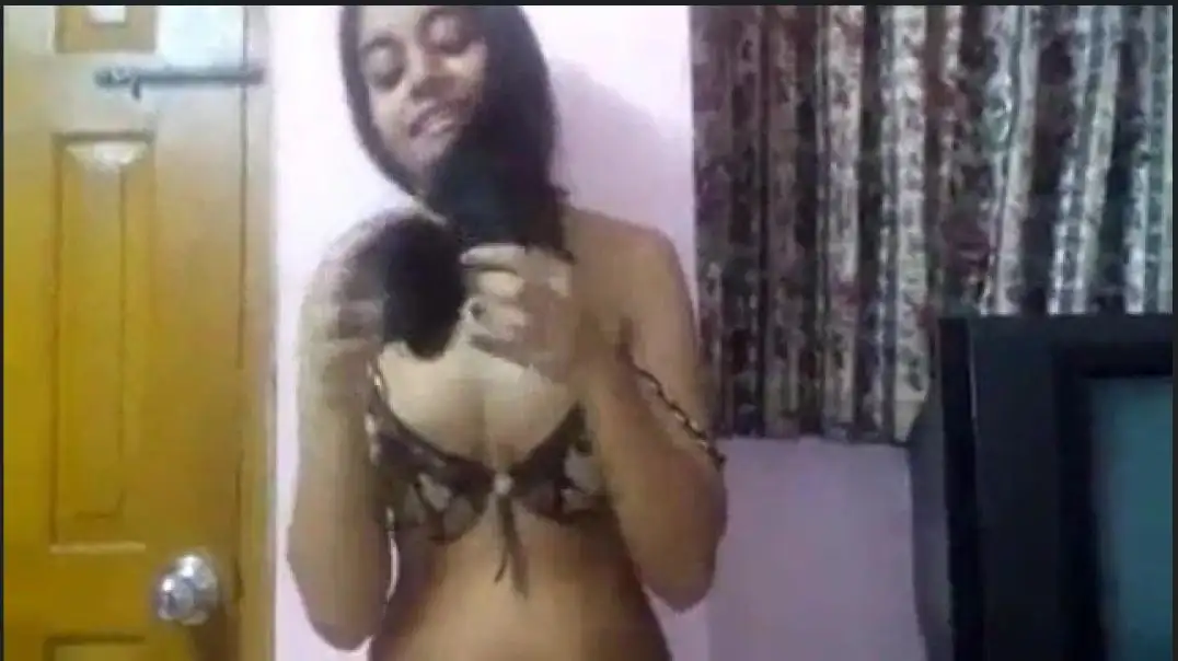 Desi girlfriend secret hot moments with boyfriend at home