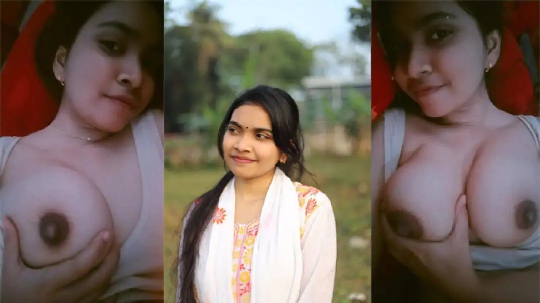 Desi Hot Tanker GF Presses Boobs in Secret XXX Show