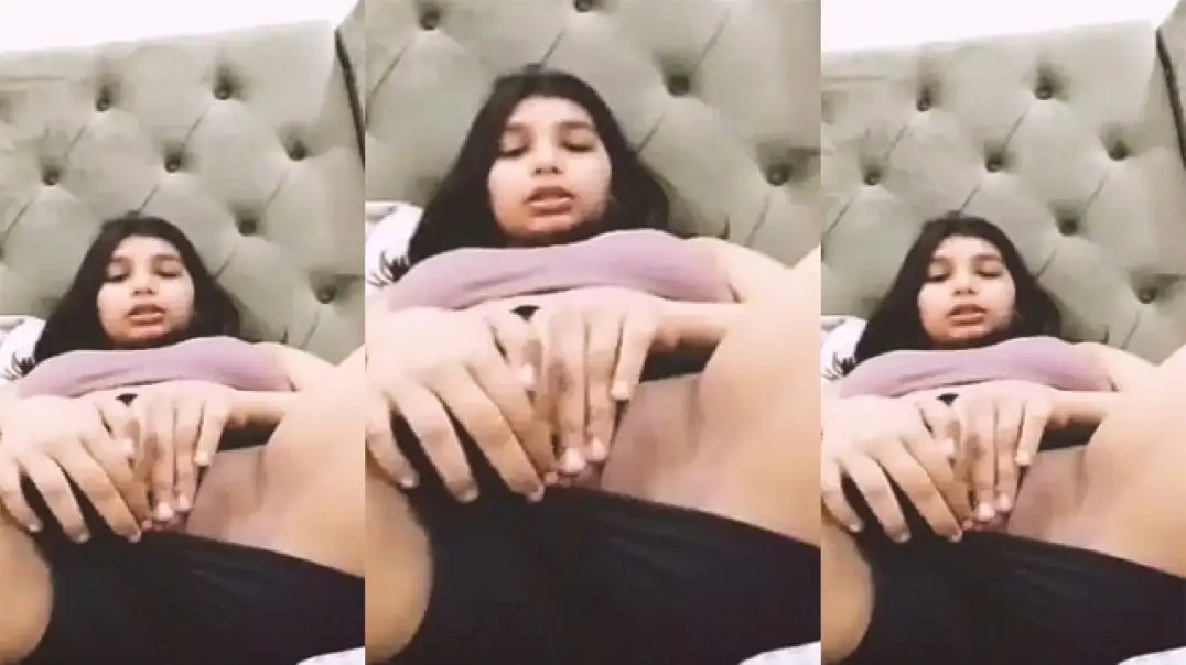 Hot Desi Girlfriend’s Secret Fingering Night – Must Watch