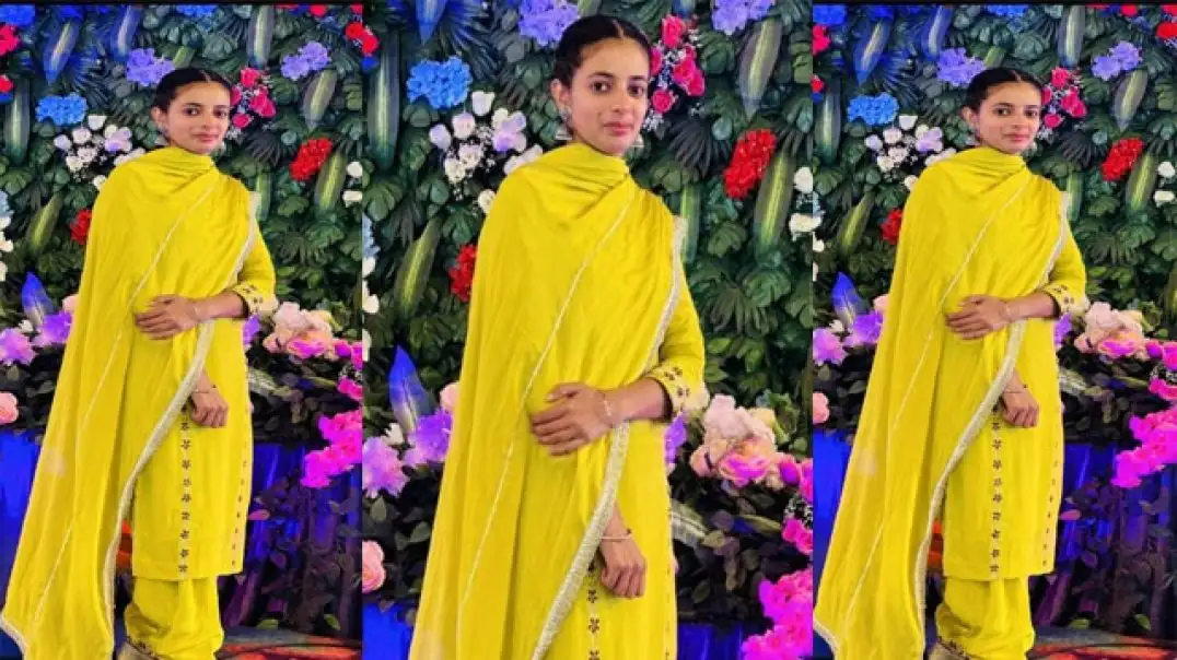 Spicy Punjabi Bhabhi Shows Private Sexy Secrets at Home