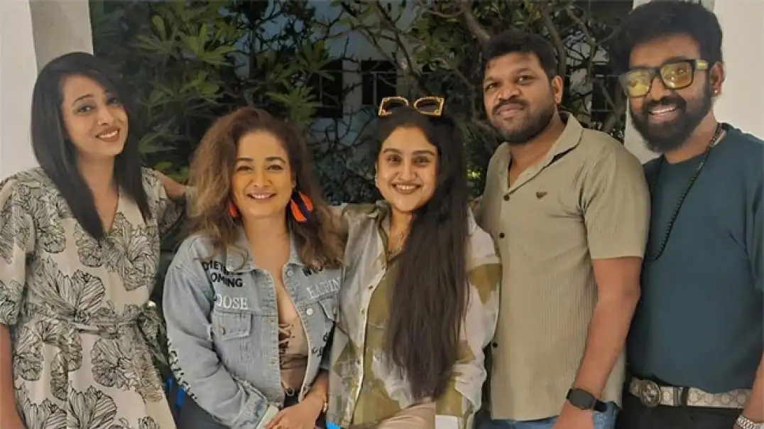 Bollywood bombshell Kiran Rathore latest hot unseen private moments