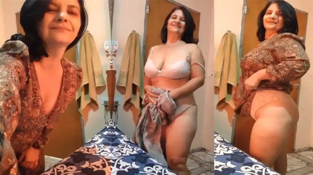 Desi aunty ka secret hot XXX moment ass play