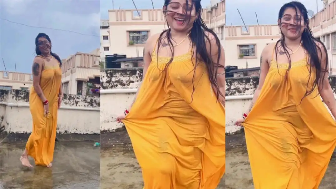 Hot Desi Couple's Steamy Rooftop Romance in Daylight Full Video