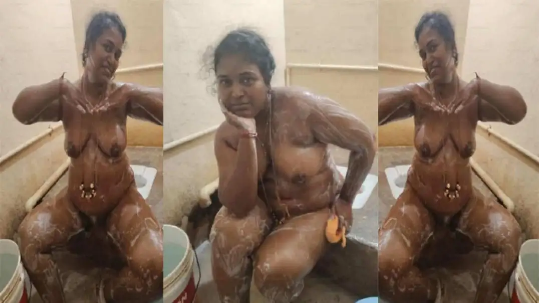 Hot Tamil Chubby Aunty Shows Secret Pussy Pleasure