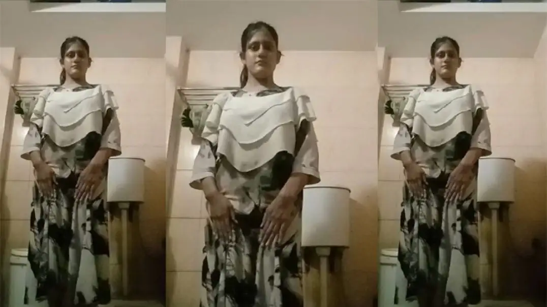 Desi Girl Getting Hot Alone Using Brinjal Secretly in Bathroom