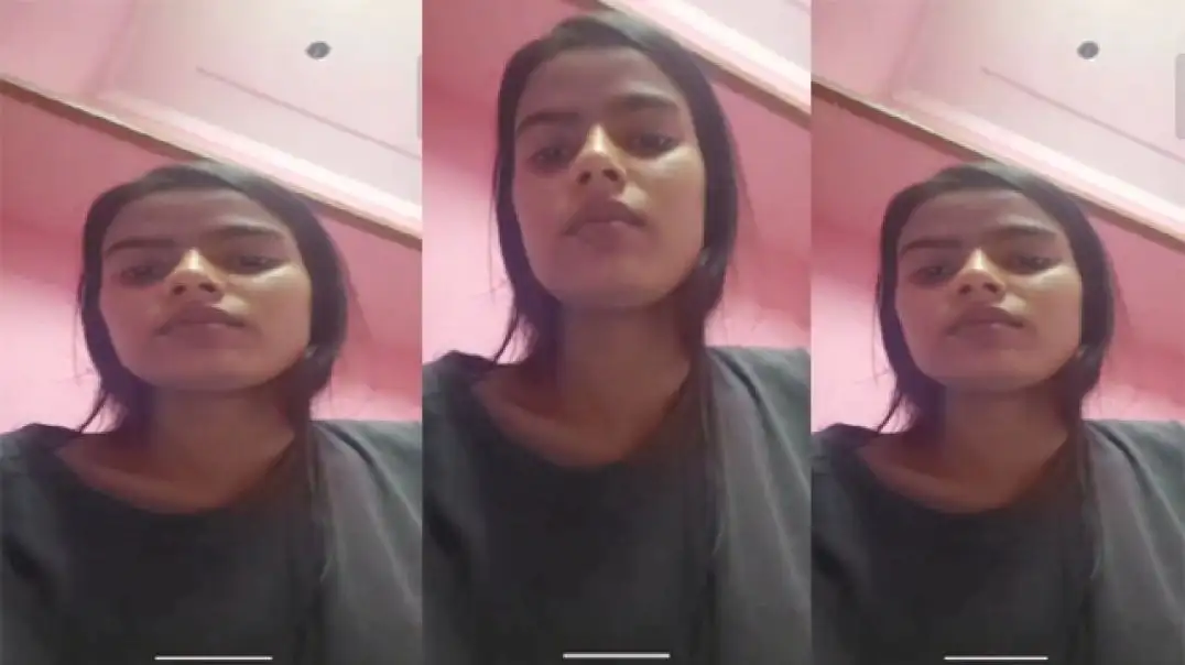 Hot Indian Girl Hidden Shows Sister on Video Call